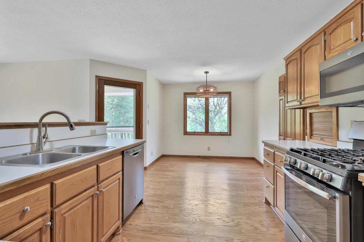 2Riverview kitchen and dinette.jpg