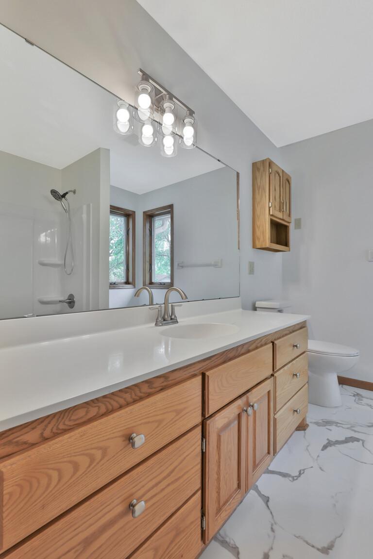 3Riverview primary bath.jpg