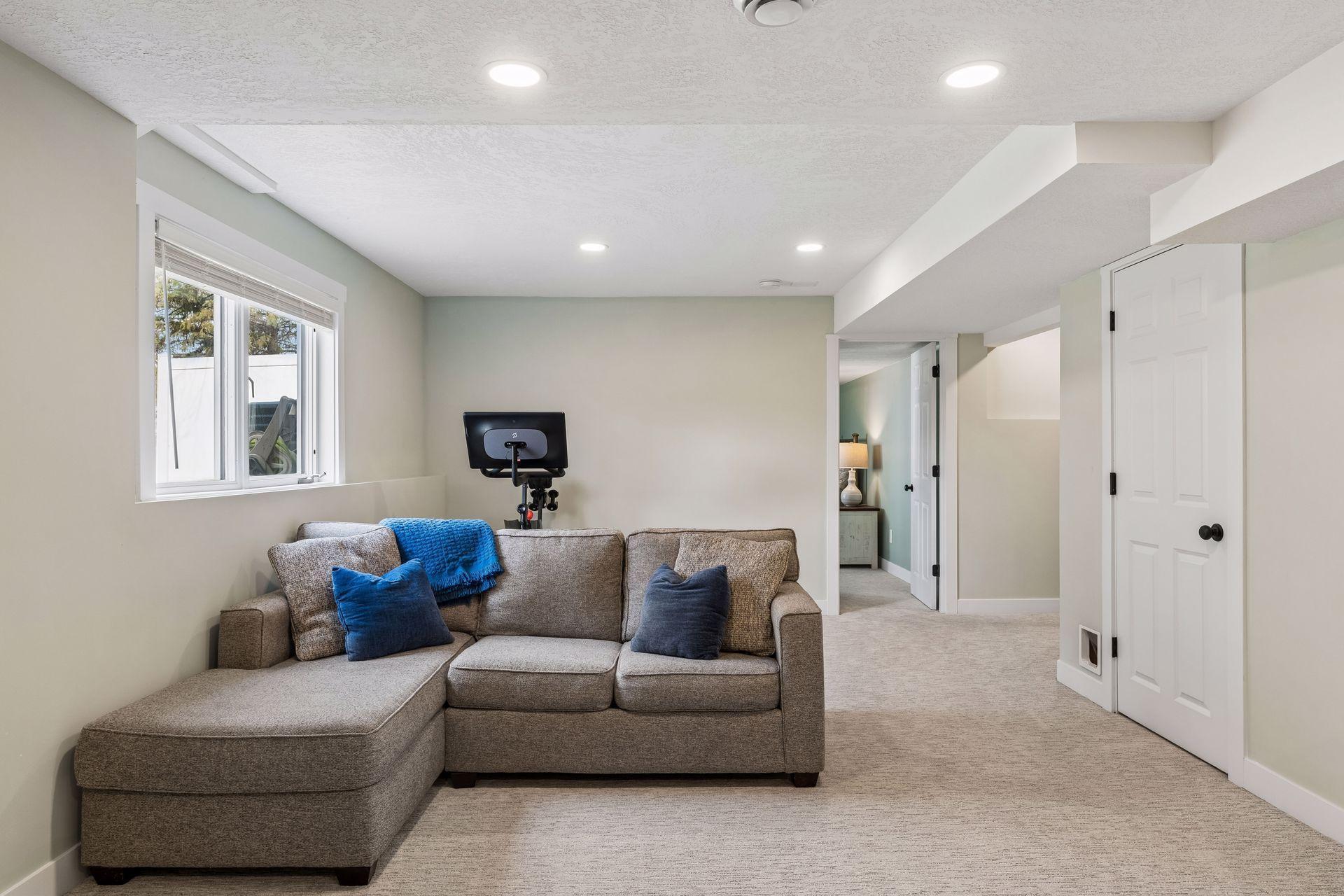 1697 120th Lane NE - Spacecrafting - 0051.jpg