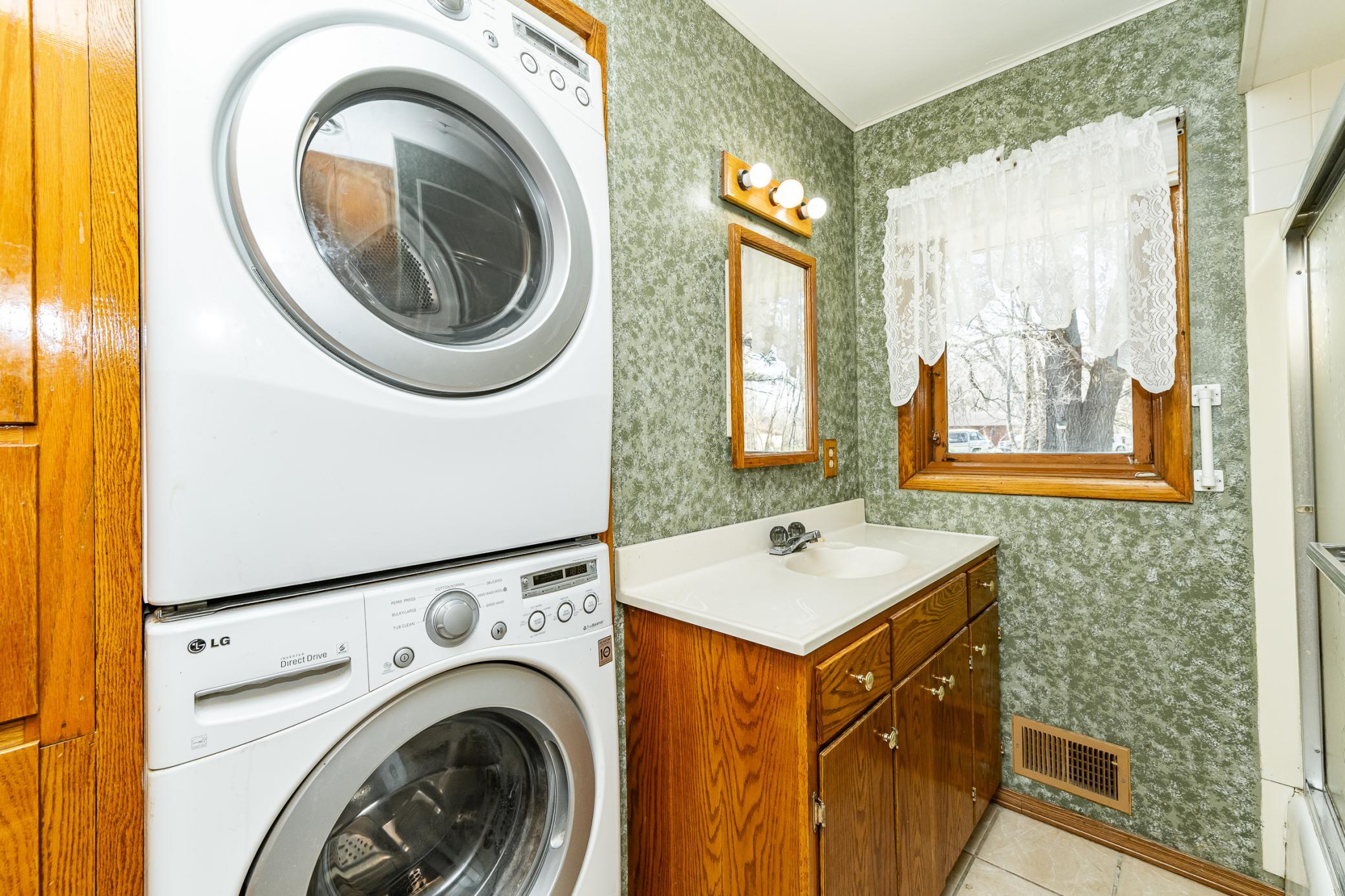 Full bathroom with added laundry.jpg