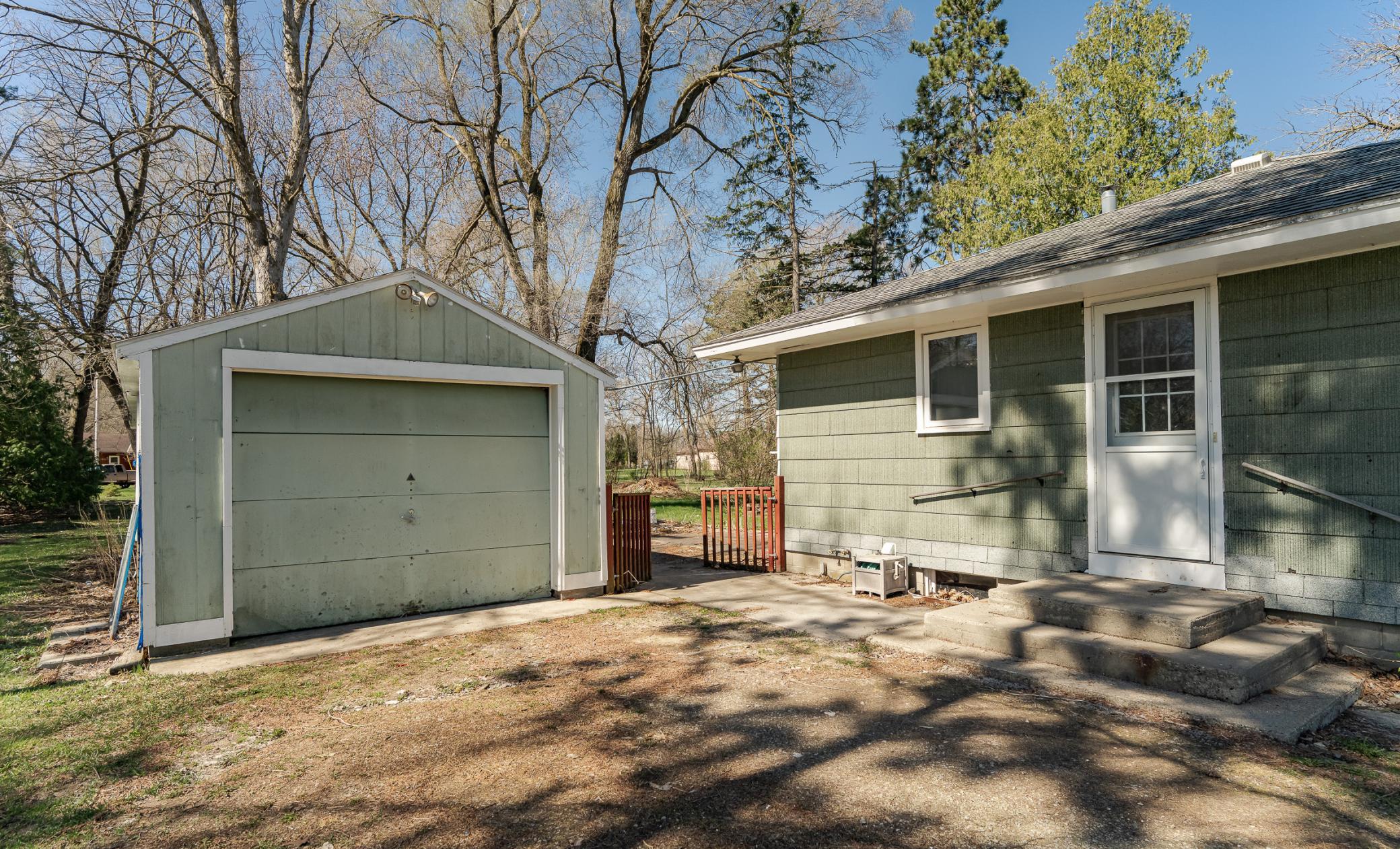 One car garage.jpg