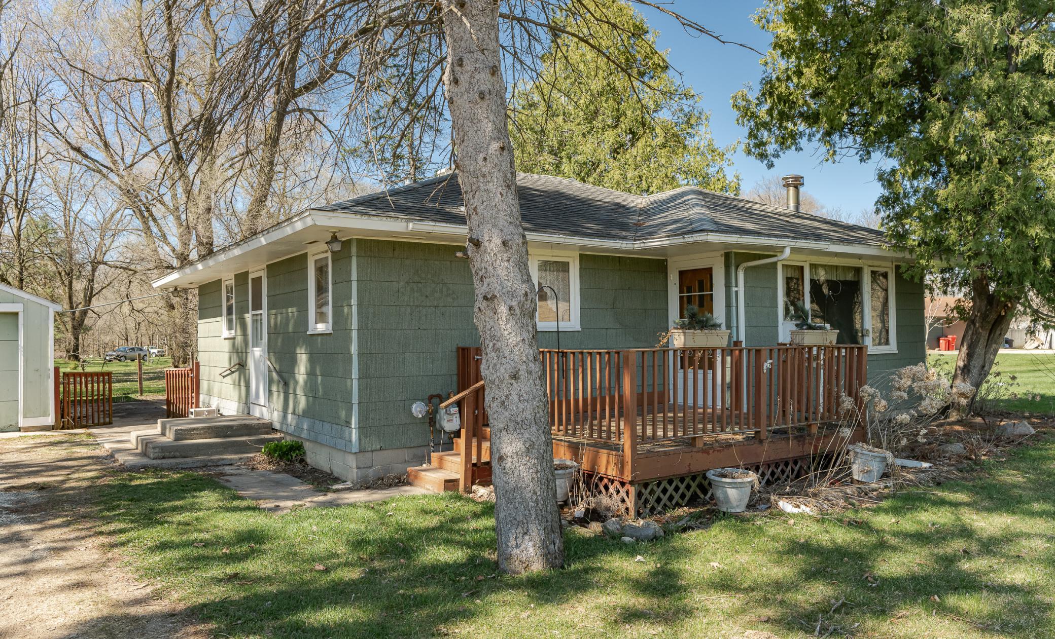 Charming front porch.jpg