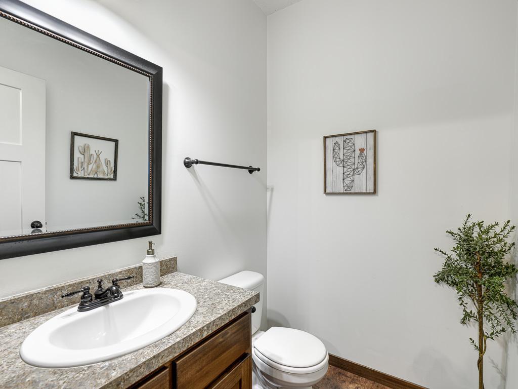 11 - Powder Room.jpg