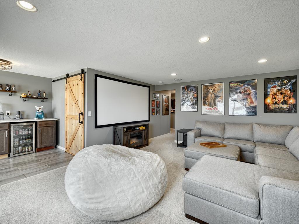 22 - Family Room.jpg