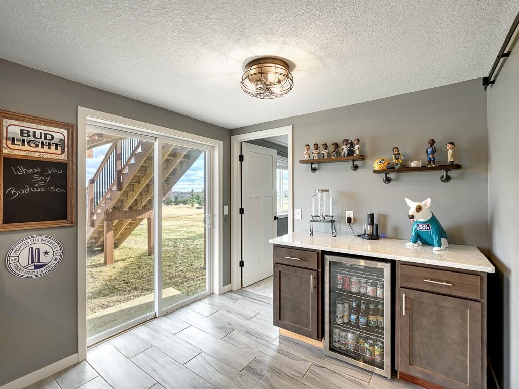 23 - Family Room Bar.jpg