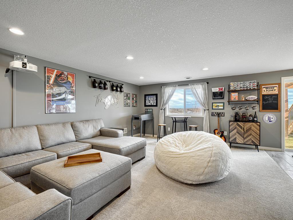 21 - Family Room.jpg