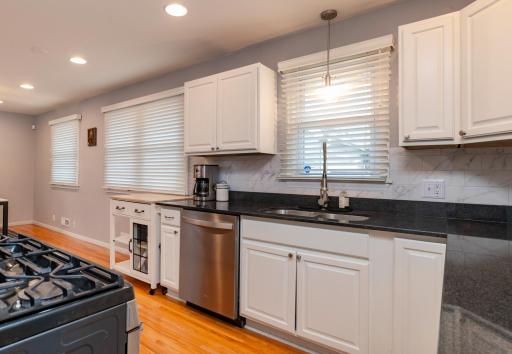 2755 Blackstone Ave-7676.jpg