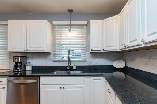 2755 Blackstone Ave-7678.jpg