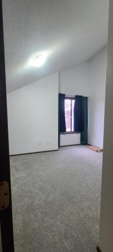 2ND UPPER FLOOR DEDROOM WITH VAULTED CEILING