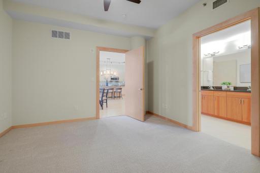 215 10th Avenue S, 727, Minneapolis, MN 55415