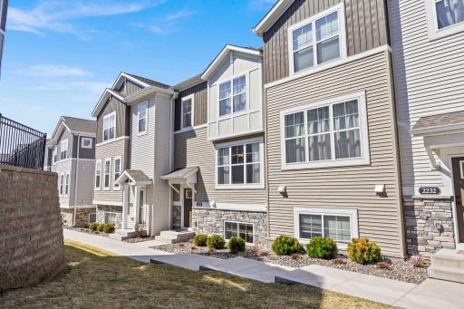 2230 Gateway Curve, Saint Paul, MN 55109