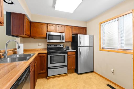 28 Elton Ridge Court NW, Rochester, MN 55901