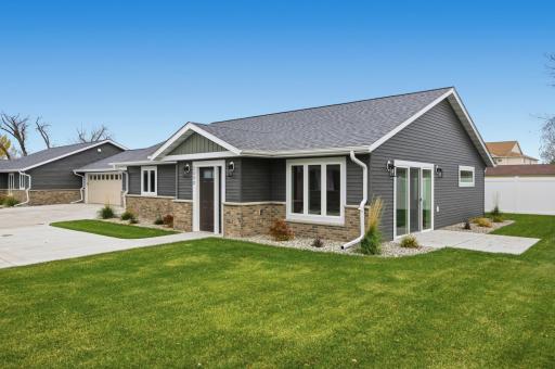 2332 30th Avenue S, Fargo, ND 58104