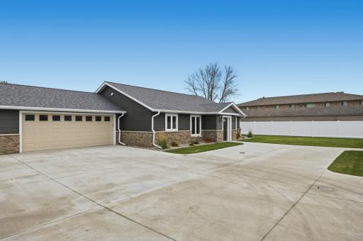 2332 30th Avenue S, Fargo, ND 58104
