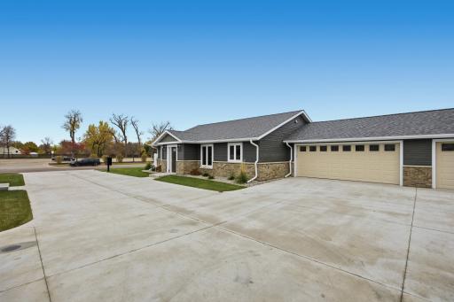 2330 30 Avenue S, Fargo, ND 58104