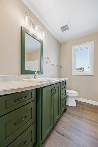 2336 30th Avenue S, Fargo, ND 58104