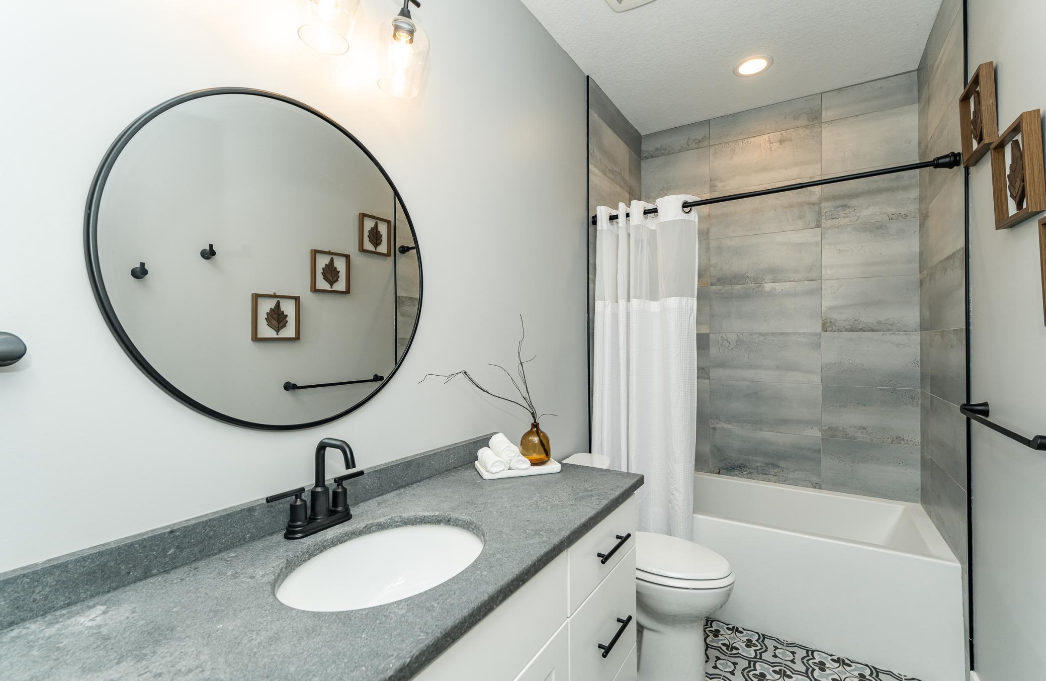 Main floor full bathroom.jpg