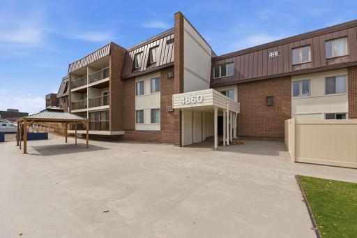 4860 Park Commons Drive, 211, Saint Louis Park, MN 55416