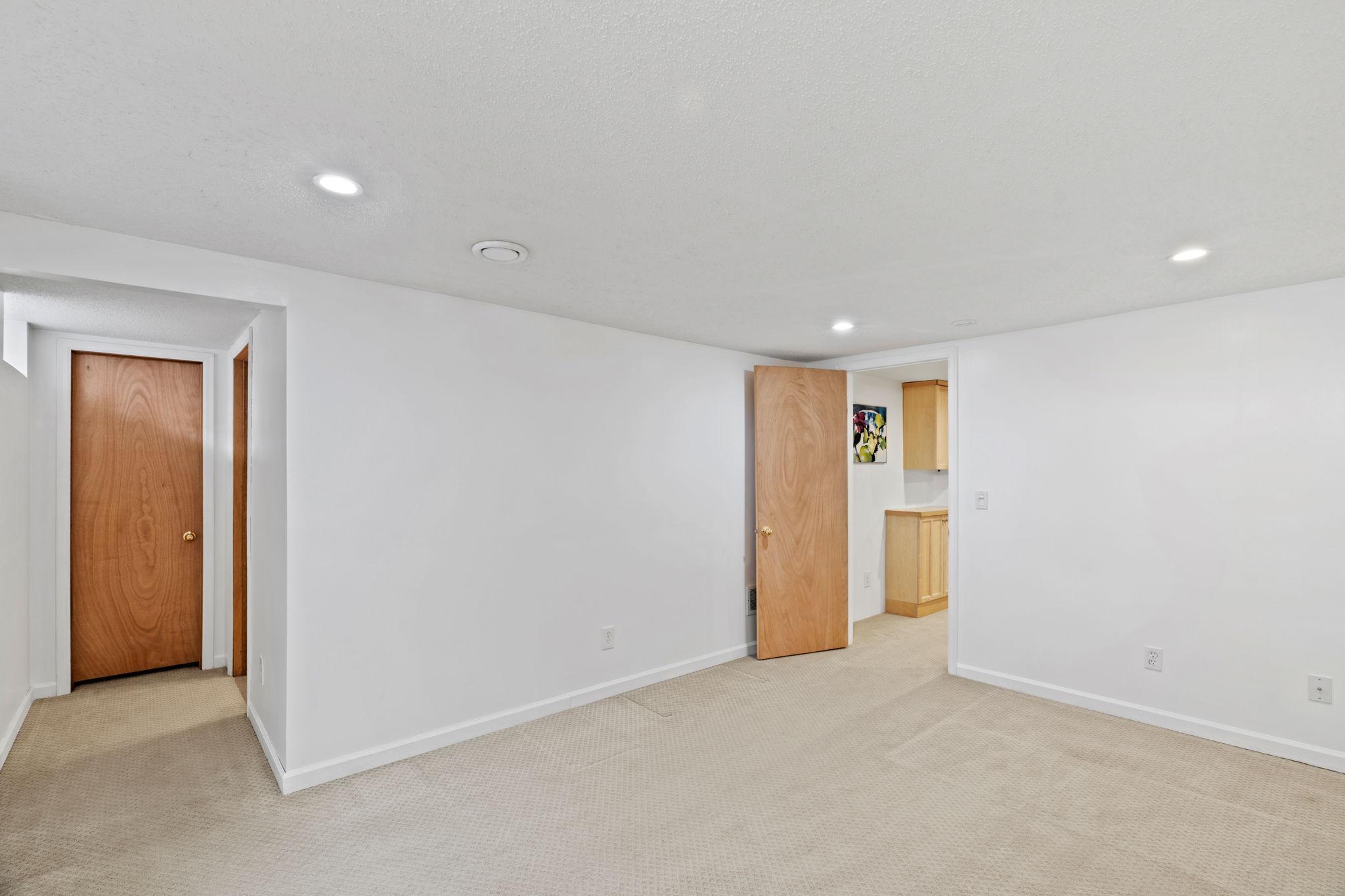 41-web-or-mls-950 Blackoaks Ln-41.jpg