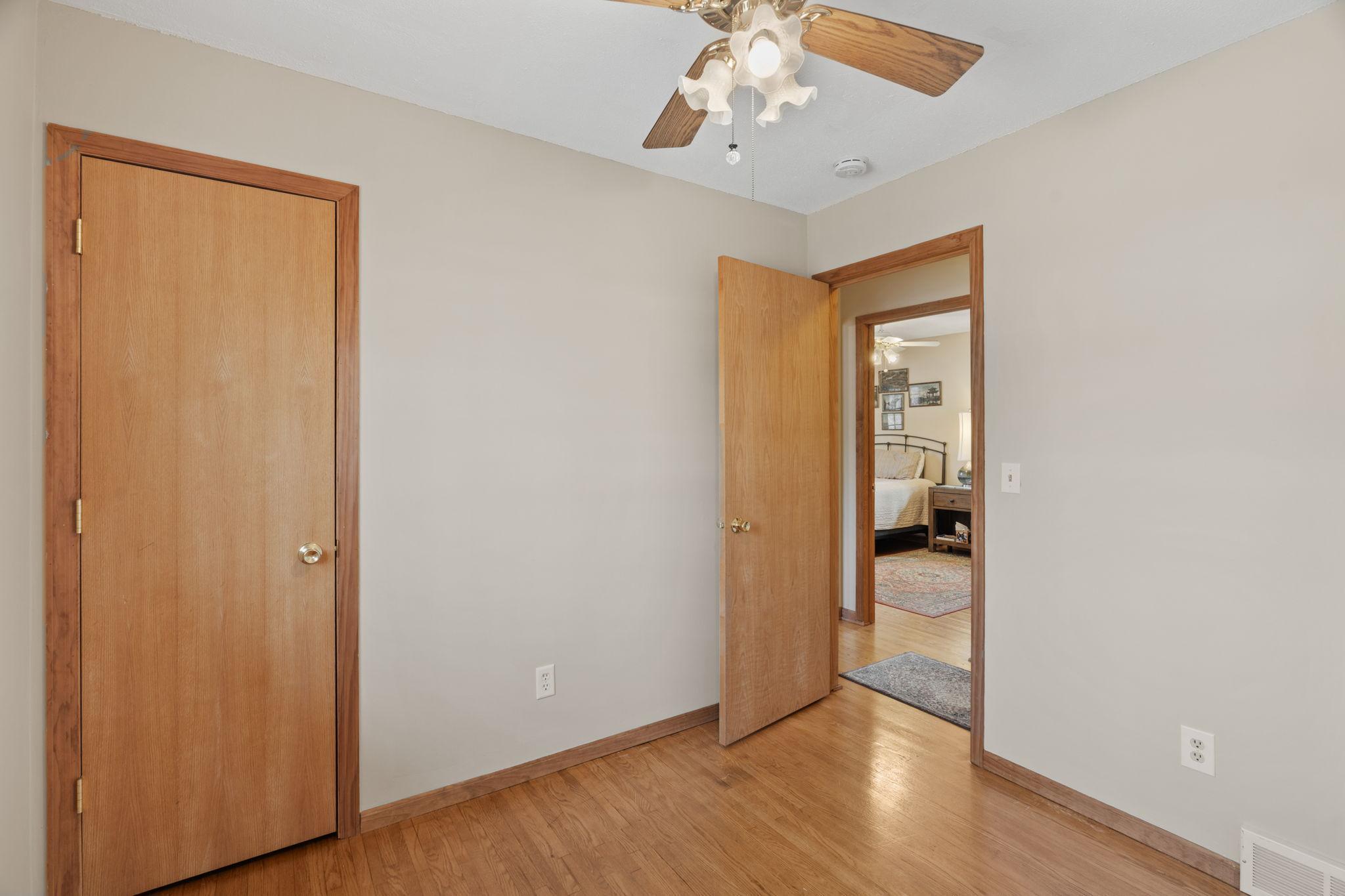 33-web-or-mls-950 Blackoaks Ln-33.jpg