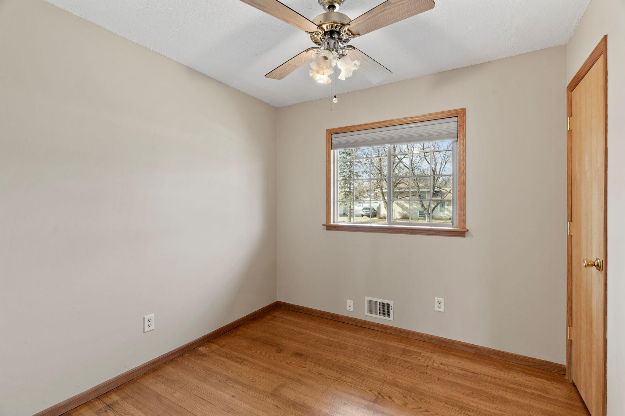 32-web-or-mls-950 Blackoaks Ln-32.jpg