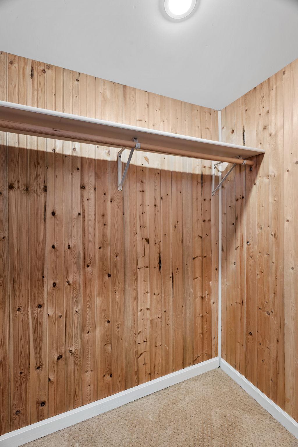 44-web-or-mls-950 Blackoaks Ln-44.jpg