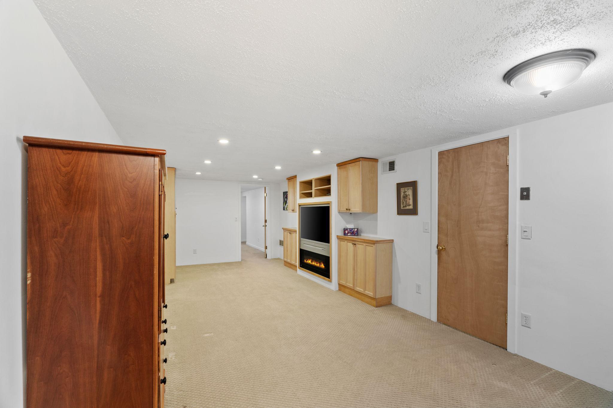 36-web-or-mls-950 Blackoaks Ln-36.jpg