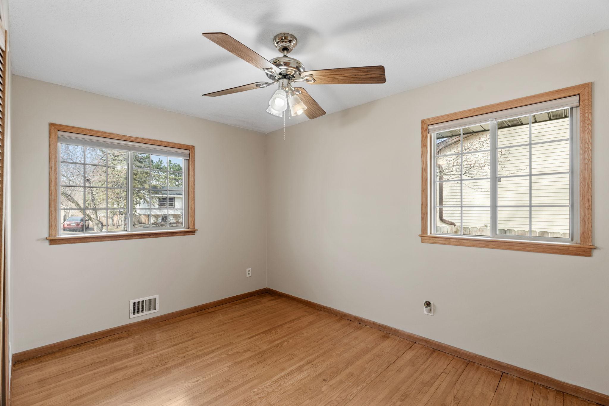 34-web-or-mls-950 Blackoaks Ln-34.jpg