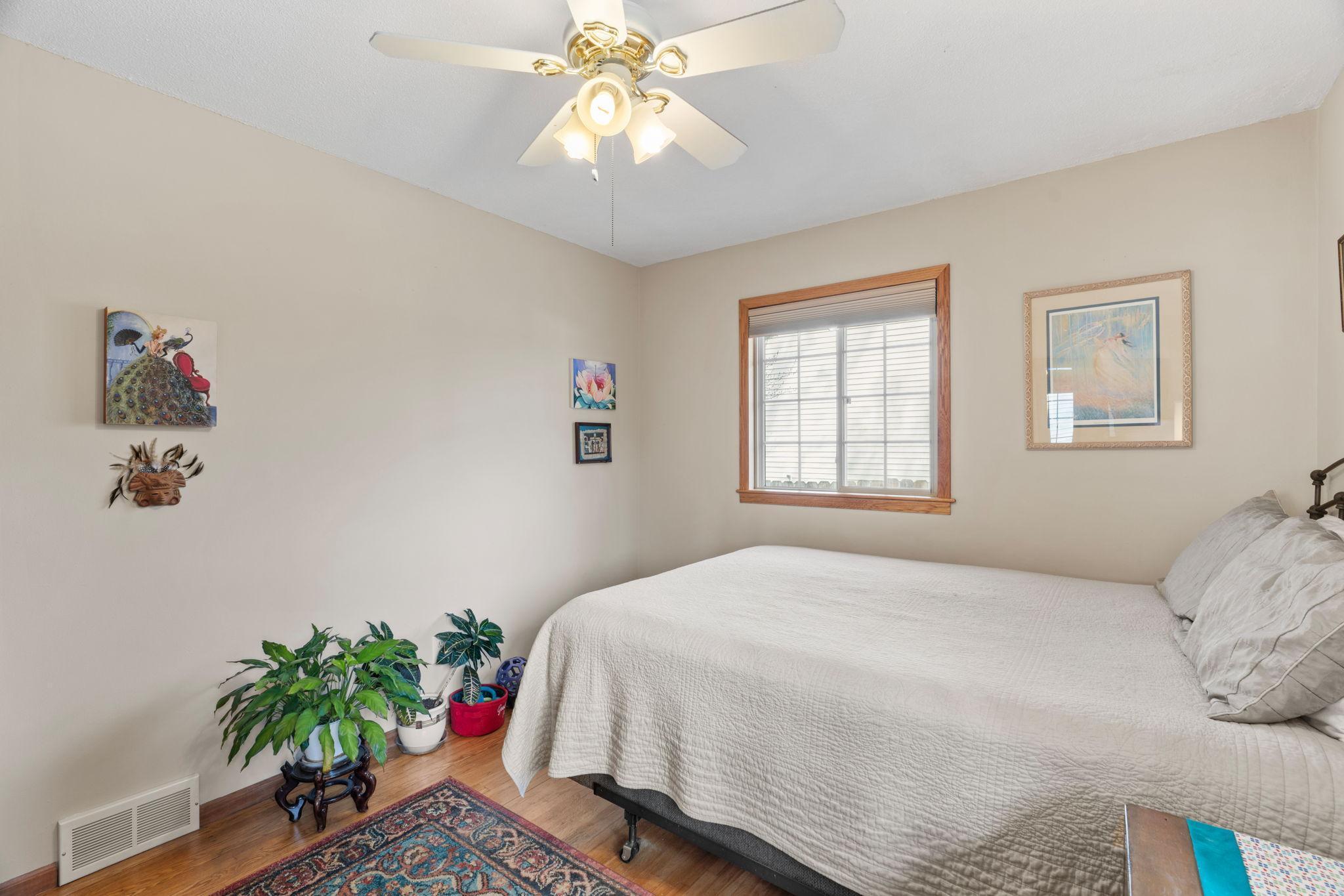 27-web-or-mls-950 Blackoaks Ln-27.jpg