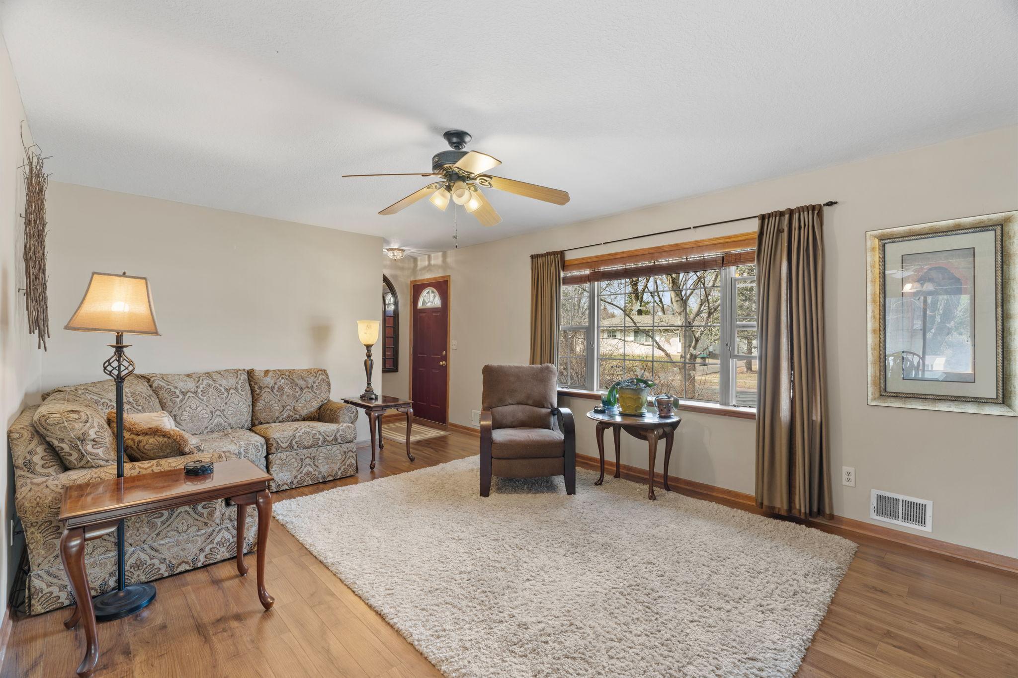 16-web-or-mls-950 Blackoaks Ln-16.jpg