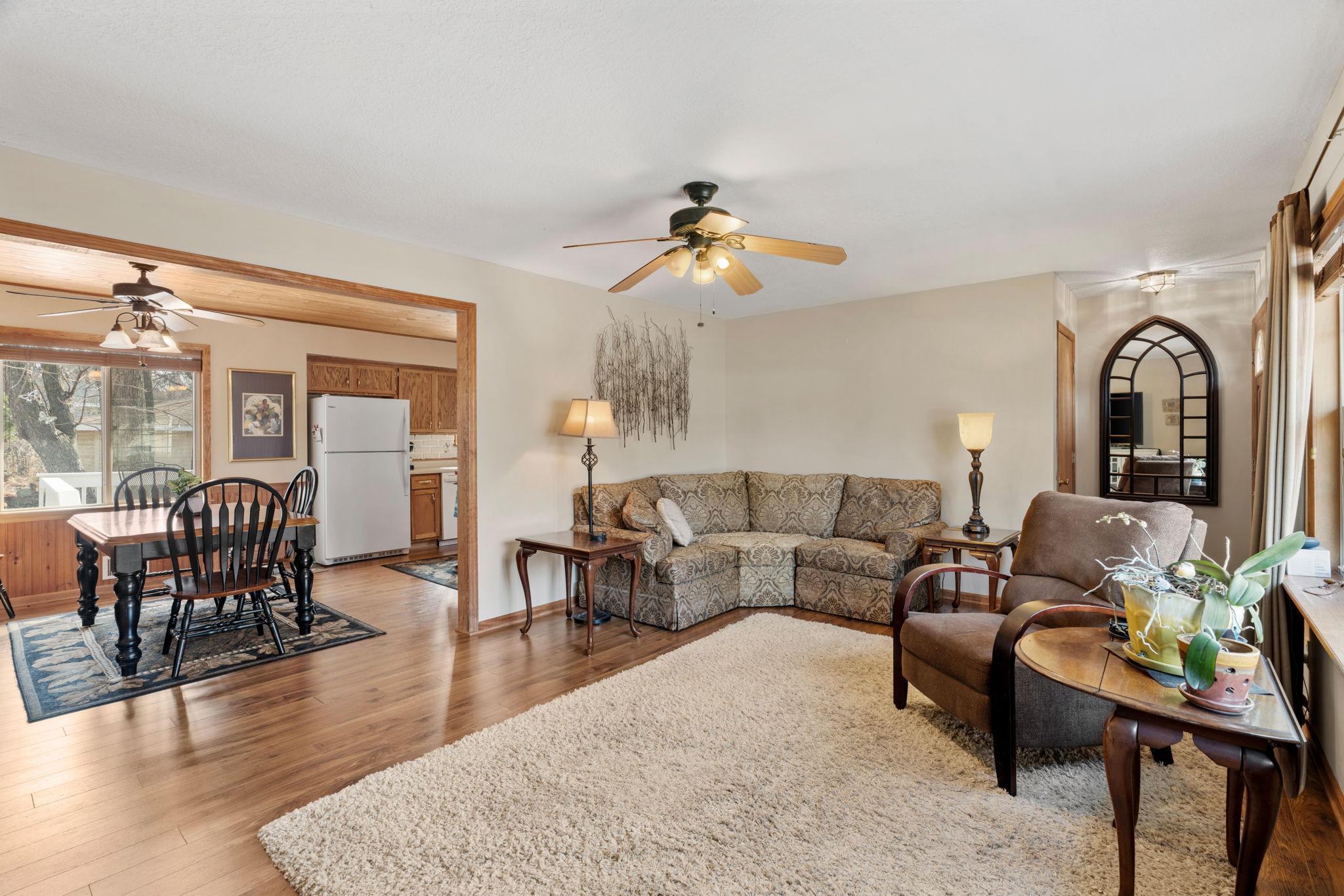 17-web-or-mls-950 Blackoaks Ln-17.jpg