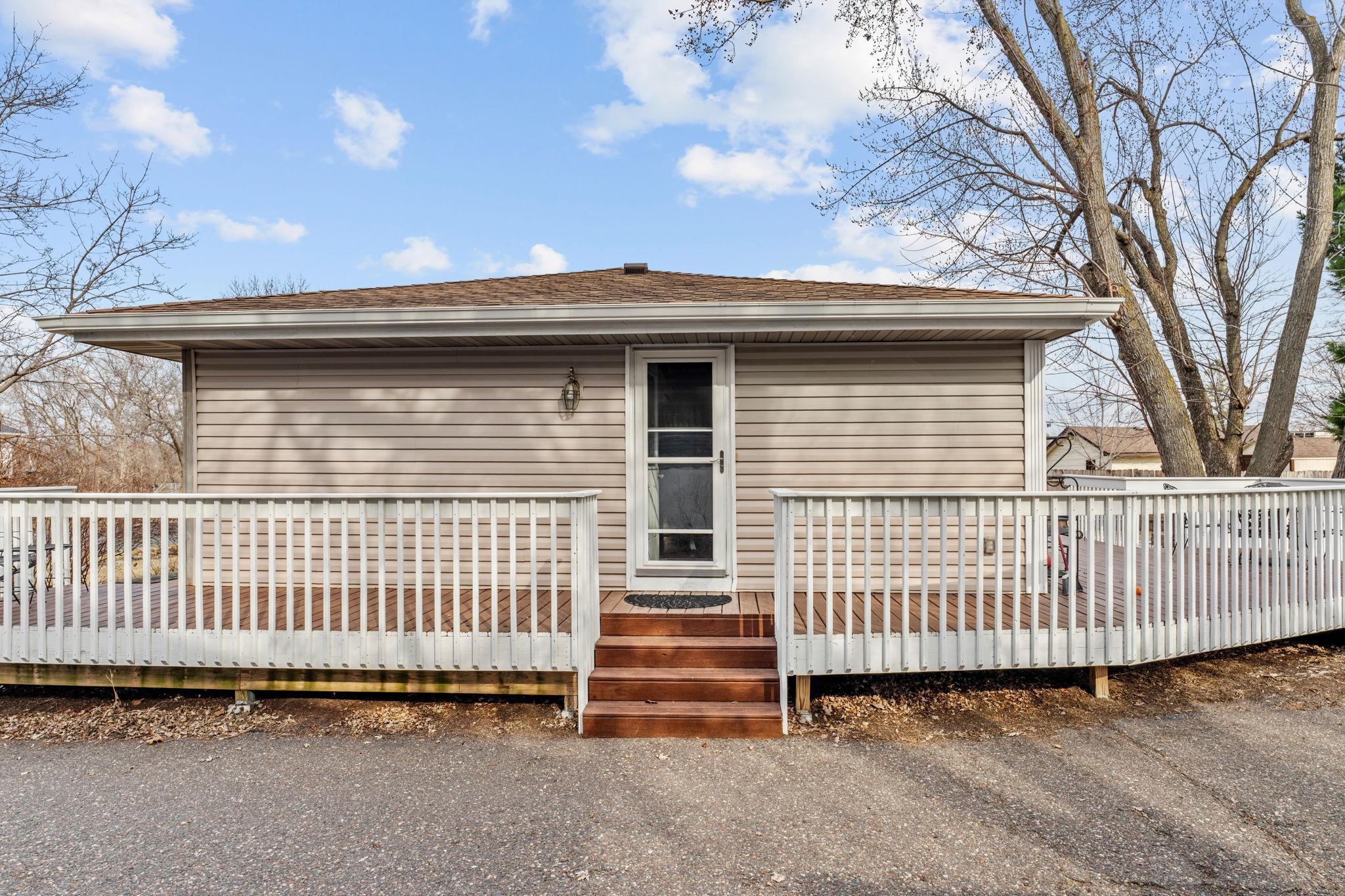 6-web-or-mls-950 Blackoaks Ln-6.jpg