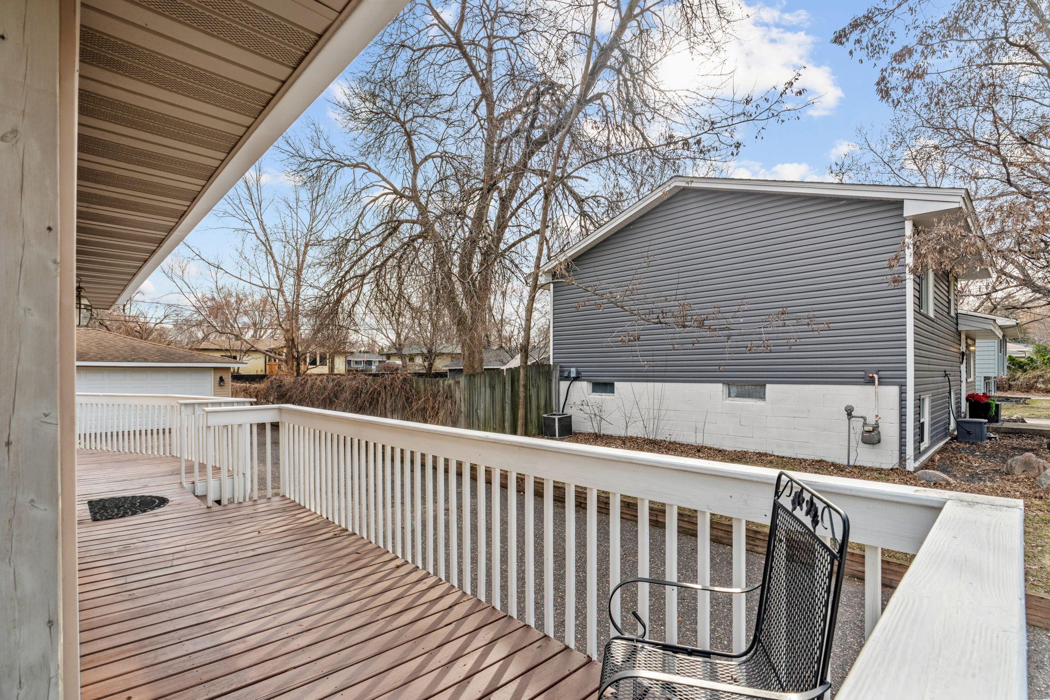 5-web-or-mls-950 Blackoaks Ln-5.jpg