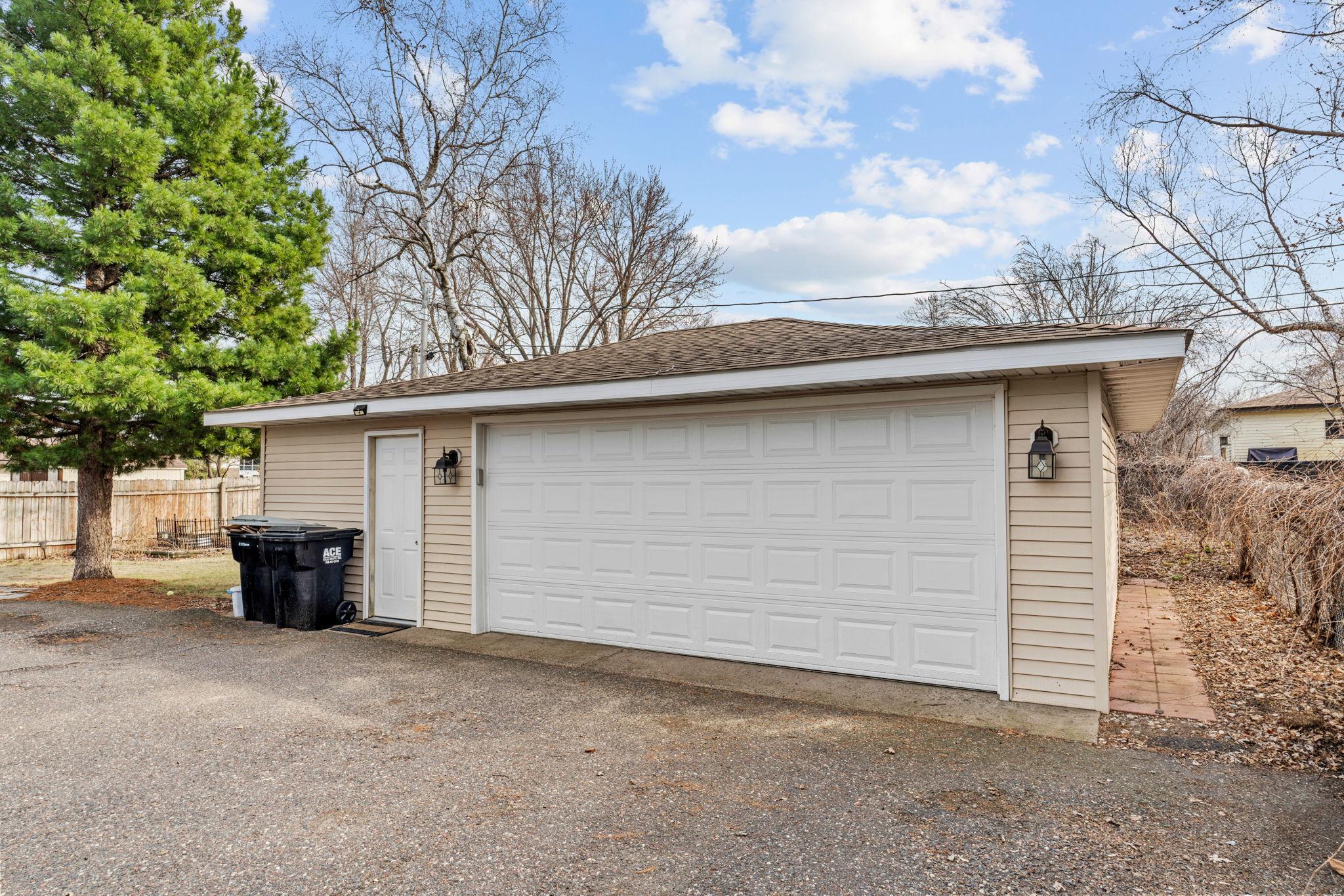 13-web-or-mls-950 Blackoaks Ln-13.jpg