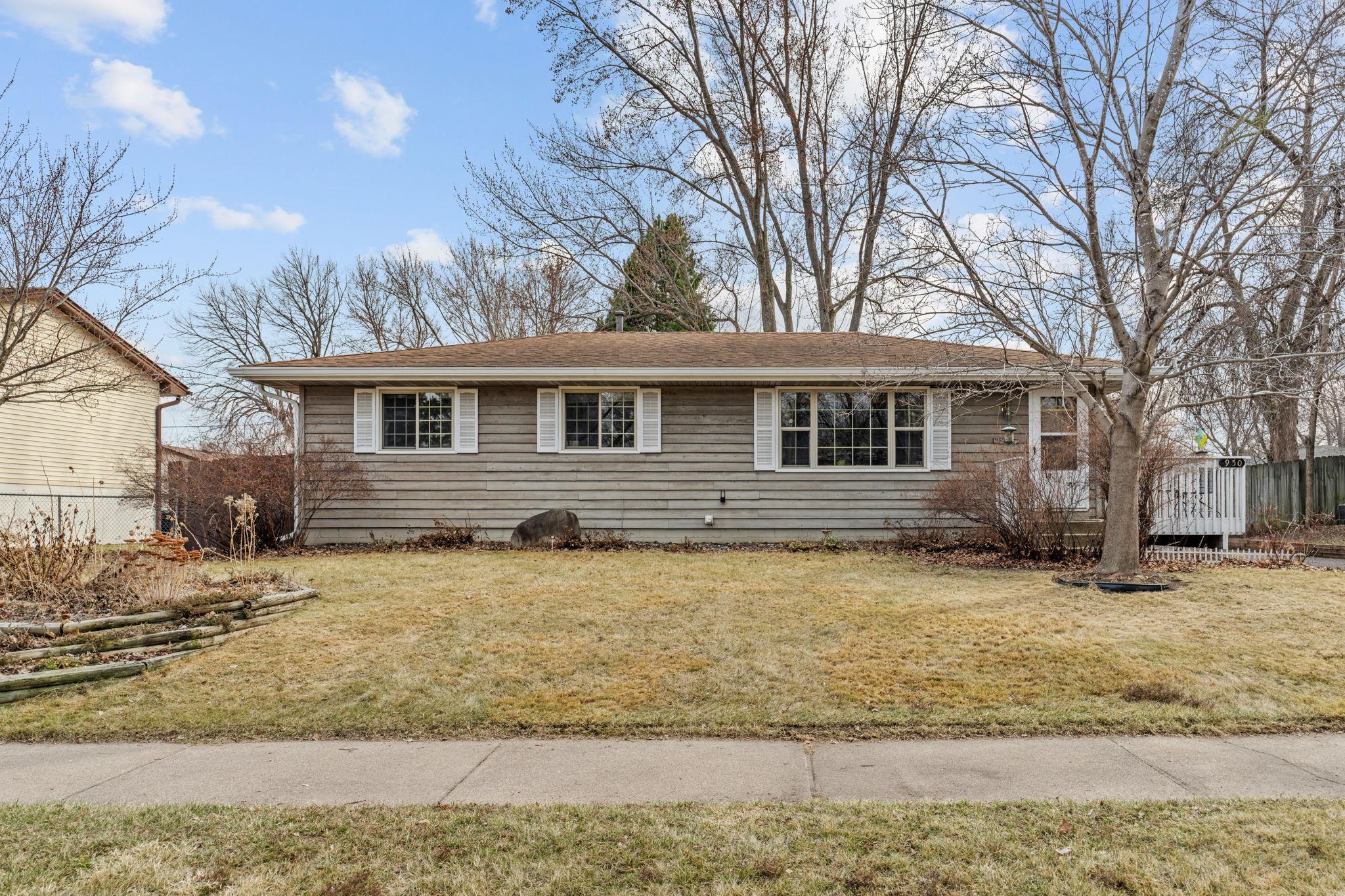 1-web-or-mls-950 Blackoaks Ln-1.jpg