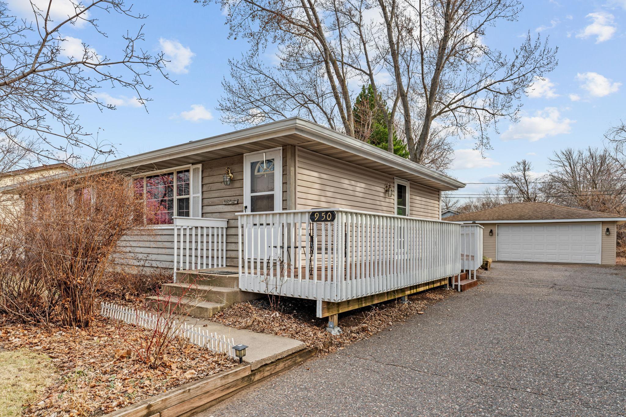 4-web-or-mls-950 Blackoaks Ln-4.jpg