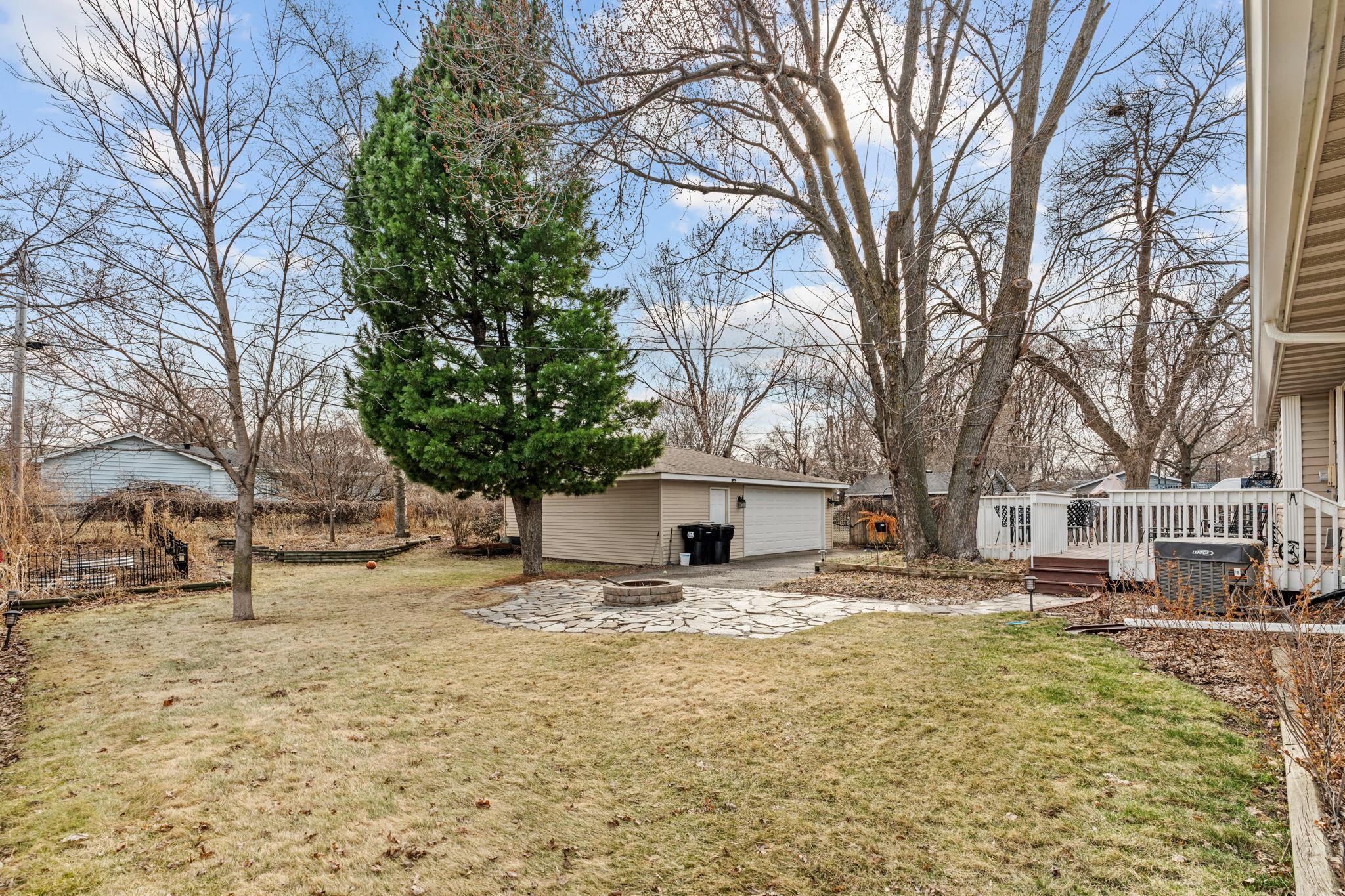 9-web-or-mls-950 Blackoaks Ln-9.jpg