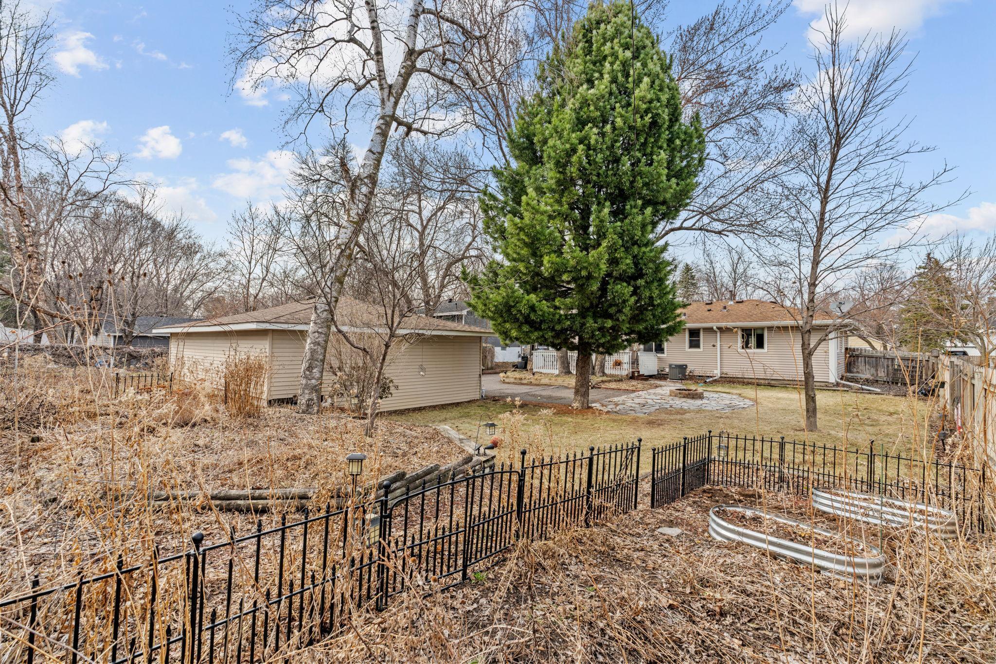 11-web-or-mls-950 Blackoaks Ln-11.jpg