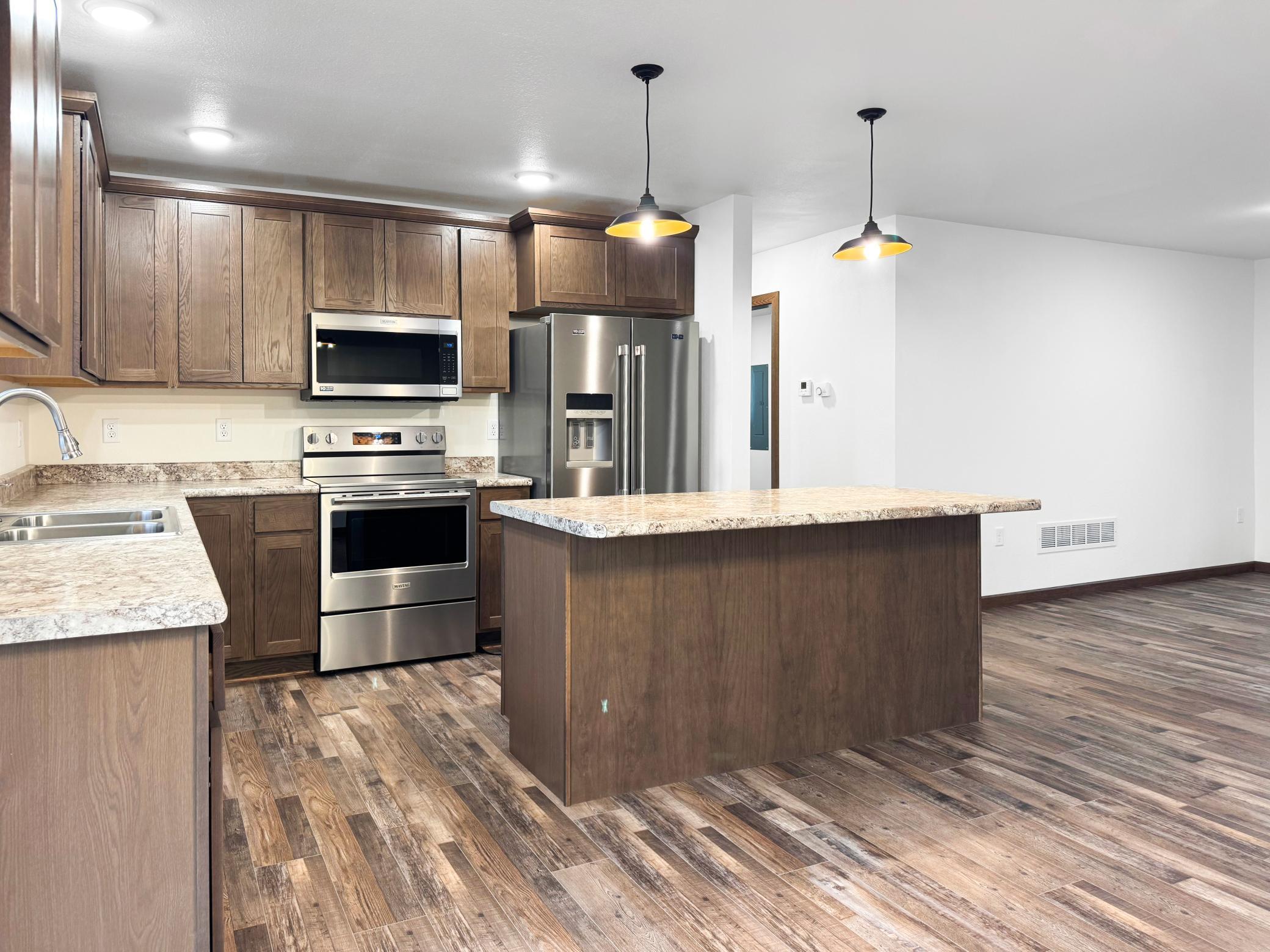 Kitchen - All new stainless steel appliances