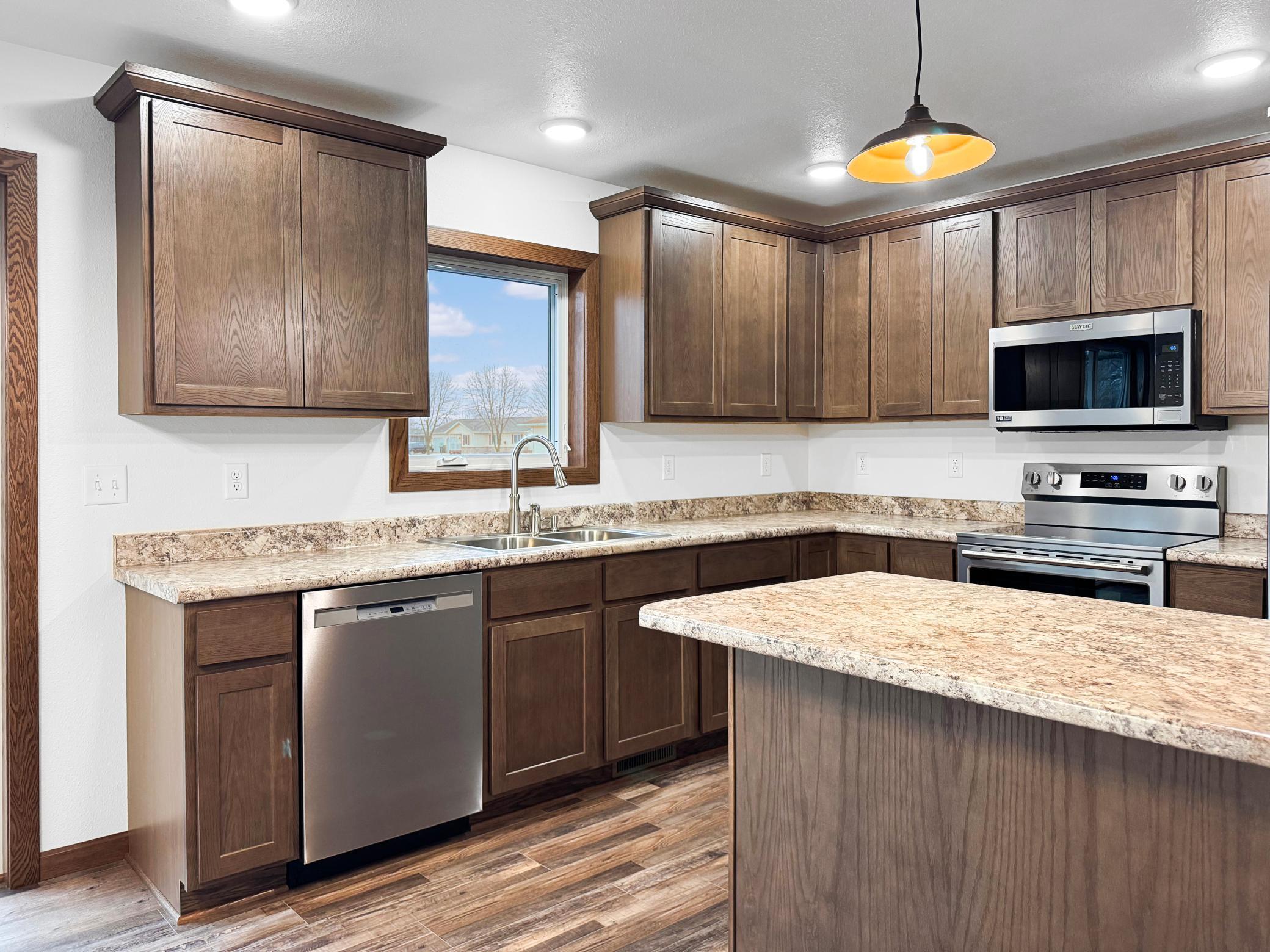 Kitchen - All new stainless steel appliances