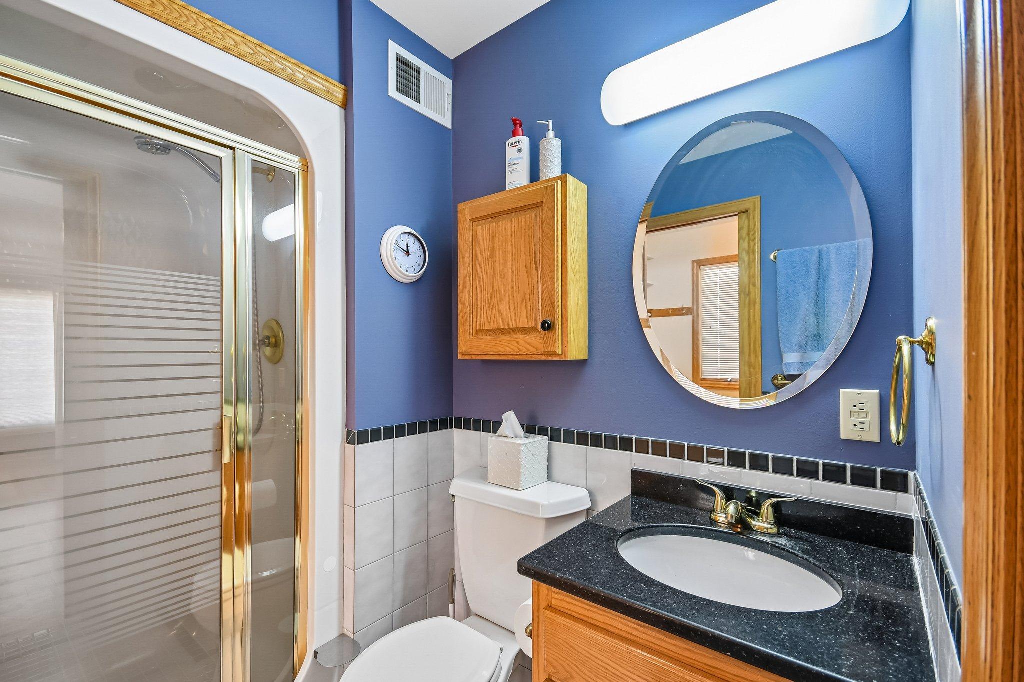 26-web-or-mls-Ojibway Ave N-S2104-026.jpg