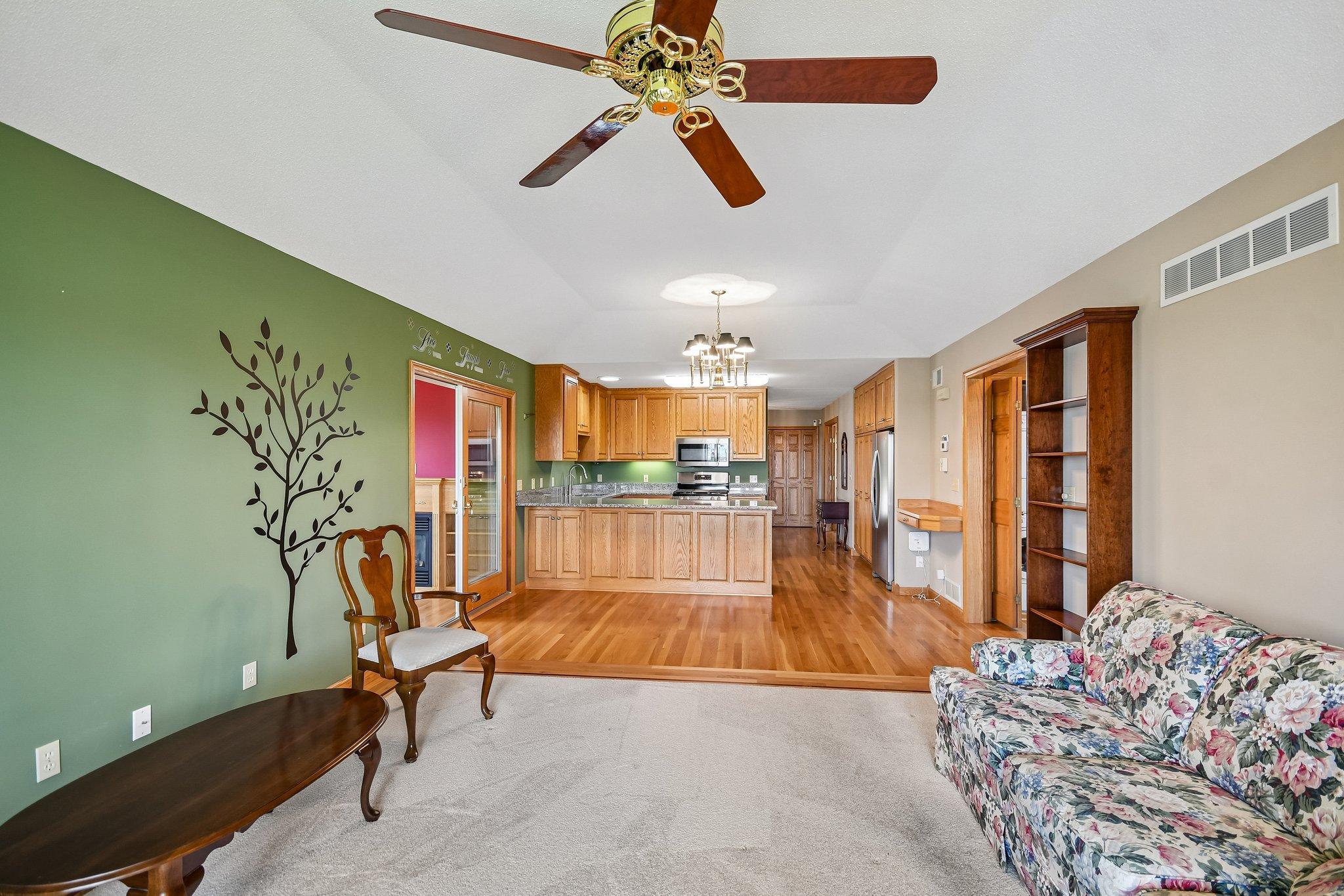 10-web-or-mls-Ojibway Ave N-S2104-010.jpg