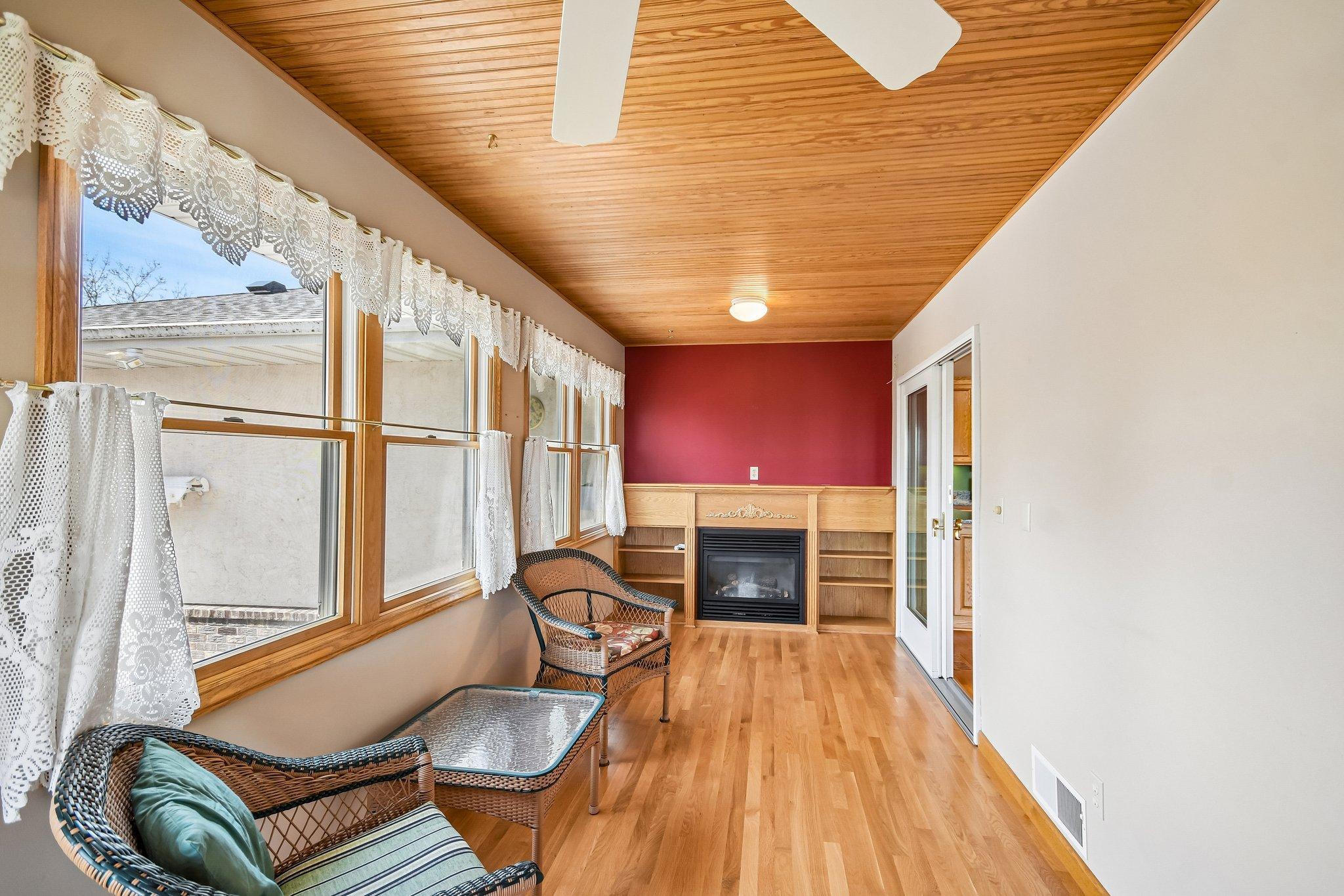 13-web-or-mls-Ojibway Ave N-S2104-013.jpg
