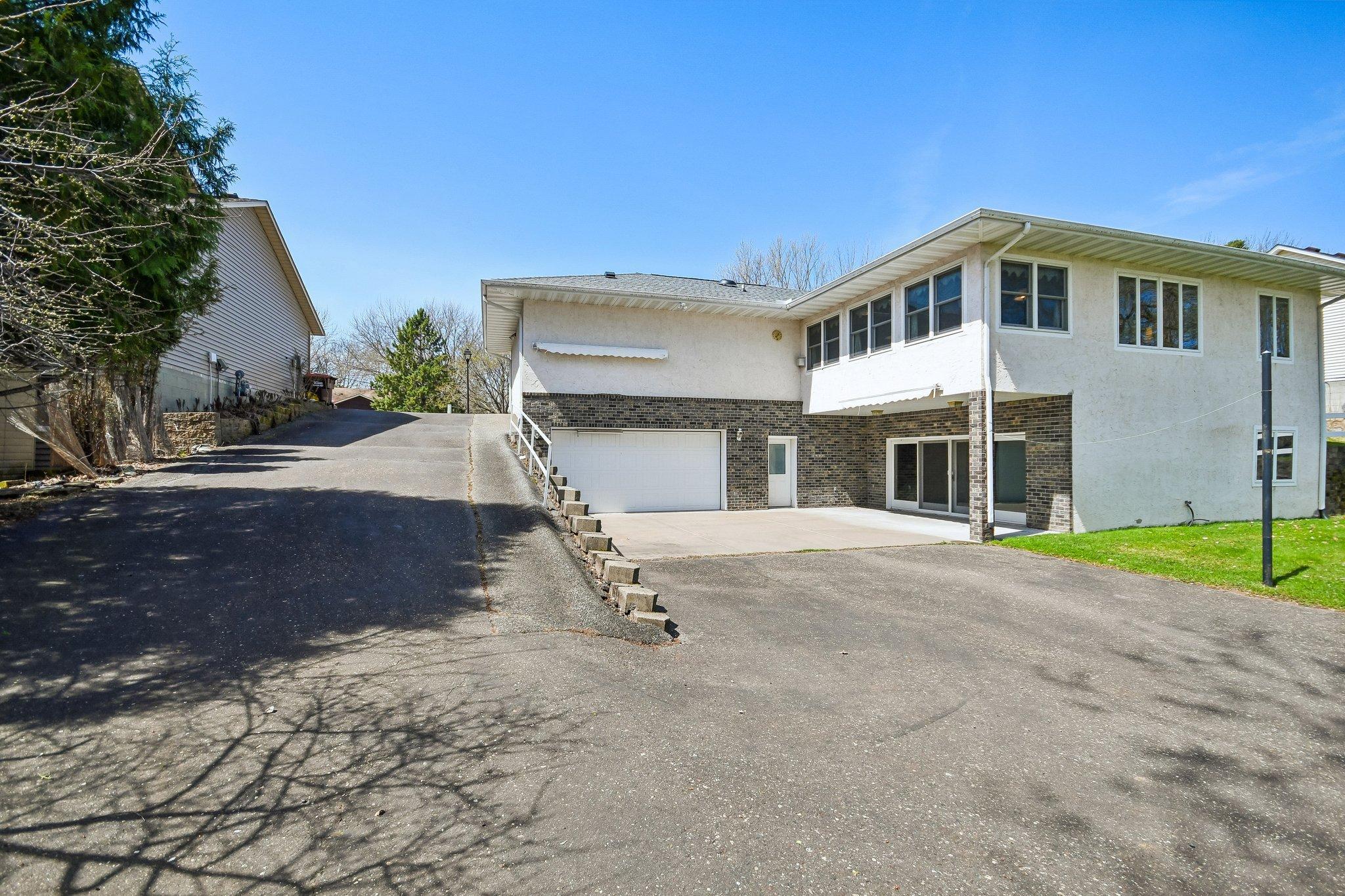 56-web-or-mls-Ojibway Ave N-S2104-056.jpg