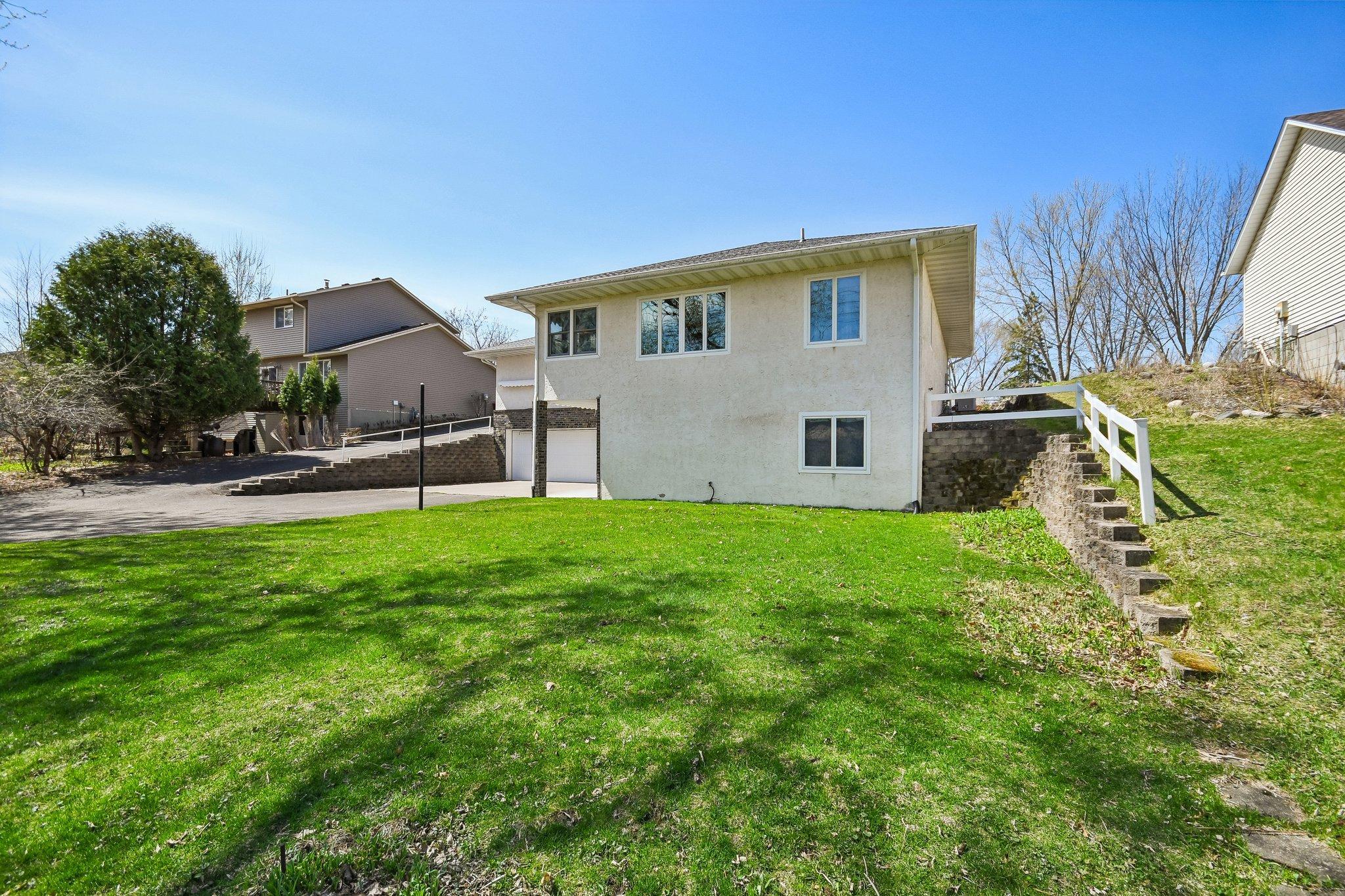 59-web-or-mls-Ojibway Ave N-S2104-059.jpg