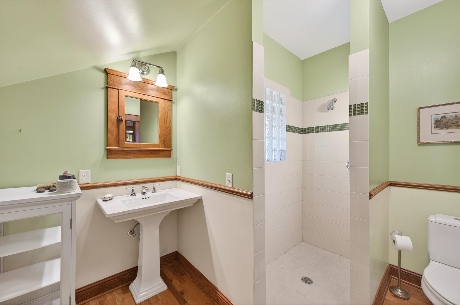 38_305_Brimhall_St28_mls.jpg