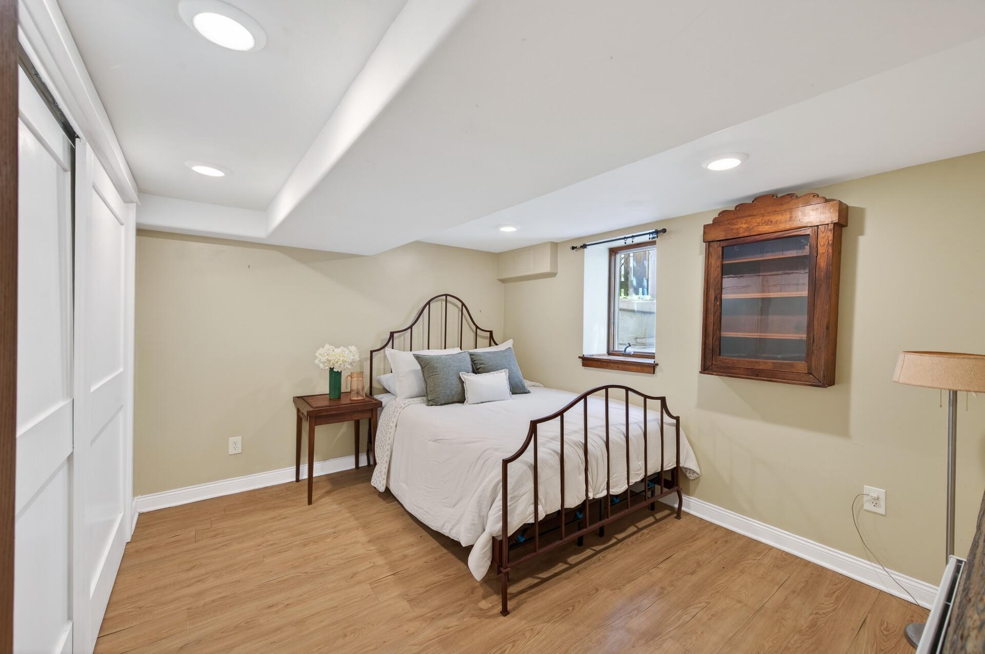 48_305_Brimhall_St38_mls.jpg