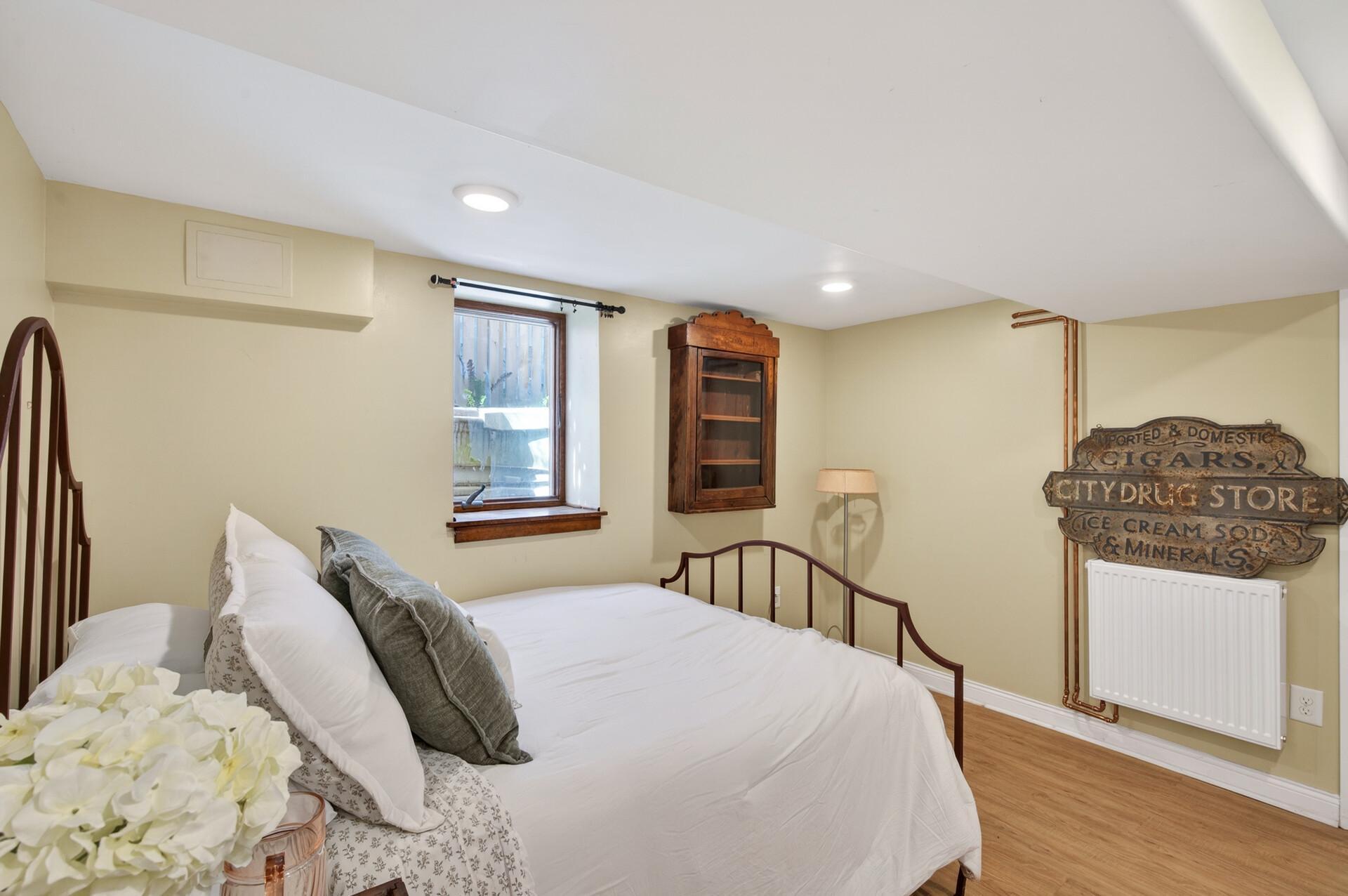 49_305_Brimhall_St39_mls.jpg