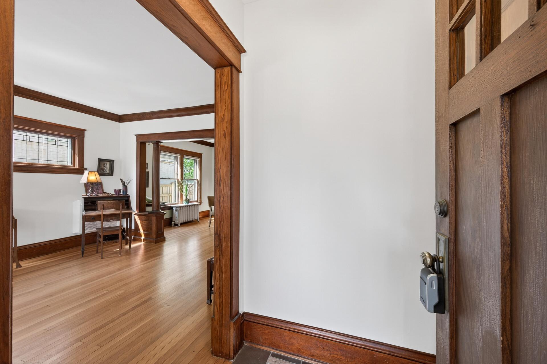 16_305_Brimhall_St6_mls.jpg