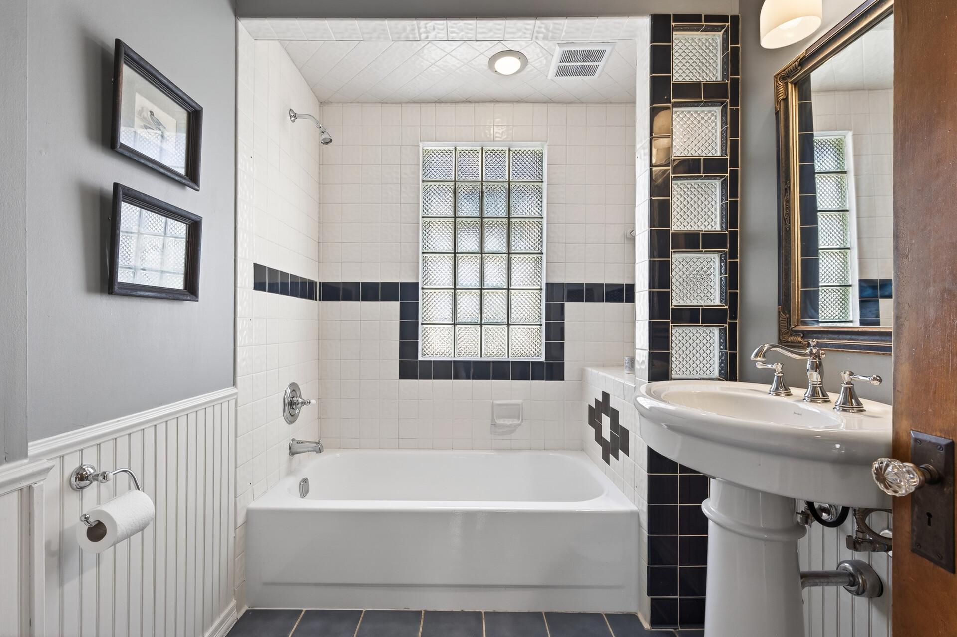 42_305_Brimhall_St32_mls.jpg